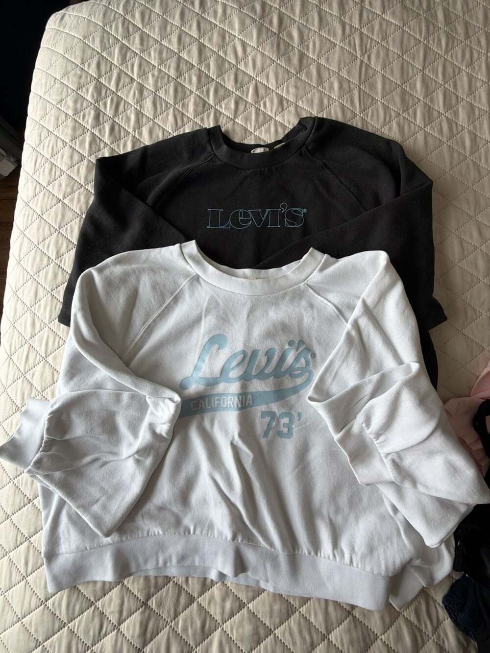 Levi's Women's Graphic Heritage Crewneck Sweatshirt Bundle - Black and White